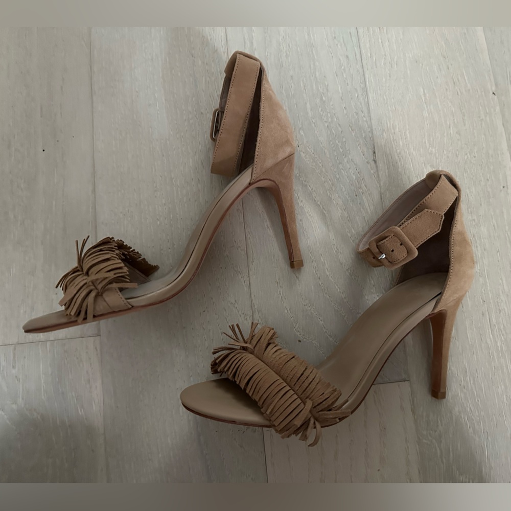 Joie Pump NWT